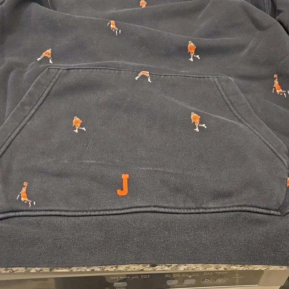NIKE JORDAN ESSENTIALS AA-OVER-PRINT FLEECE HOODIE. 